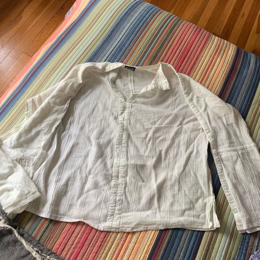 Linen shirt with slit sleeves. From India